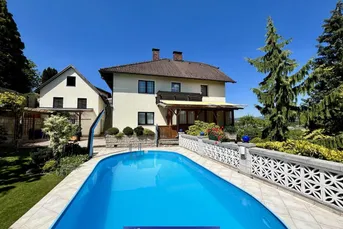 Vielfältig nutzbares Haus mit Traumgarten und Pool