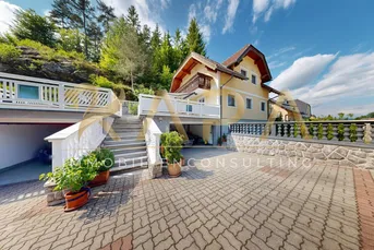 Familienhaus mit Waldblick und XXL-Terrasse vor den Toren des Pörtschacher Zentrums!