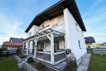 Gepflegtes Mehrfamilienhaus mit 3 Wohneinheiten, Doppelgarage und großem Grundstück