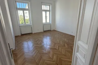 Wohnen im Neunzehnten Helle Altbauwohnung erstrahlt in neuem Glanz
