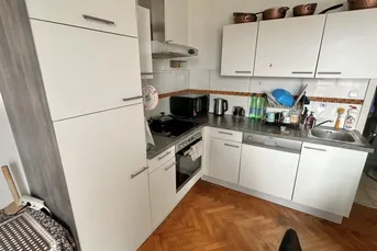 Zentrale und leistbare Wohnung mit Balkon!