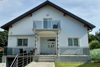 Großes, topausgestattetes Haus mit 8 Zimmer, 2 Terrassen, Garten, Pool- und Wellnessbereich