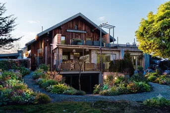 Wohnhighlight am Traunstein: Exklusives Mehrgenerationenhaus mit Natur-Oase