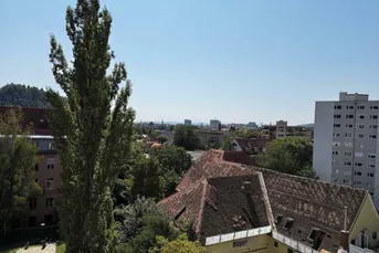 Helle und charmante DG-Wohnung mit Weitblick in top Lage!