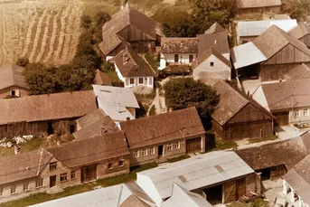 Historischer Weinviertler Hof mit rund 23.775 m² Grundbesitz, Waldflächen und großzügigem Rohdachboden