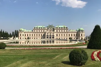 Angeboten wird eine exklusive Dachgeschoss Maisonette im 3. Wiener Bezirk Nahe Belvedere!