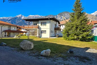 Renovierungsbedürftiges Mehrfamilienhaus mit Garten und Garage in Hall
