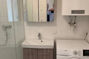 Moderne 2-Zimmer Wohnung mit Balkon in Wien 1150