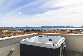 Großartiges Penthouse mit Meerblick in ruhiger Gegend in Zadar - Borik