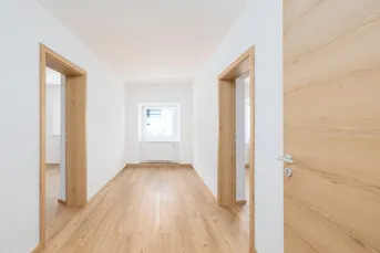 Erstbezug nach Renovierung: großzügige 3-Zimmer-Wohnung mit Schrankraum und Hauswirtschaftsraum