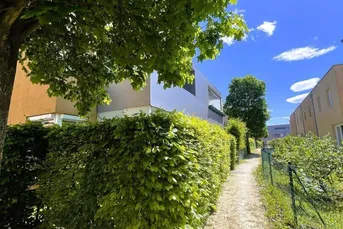 Wohnung mit großer Loggia in ruhiger Grünlage – ideal für Singles oder Paare!