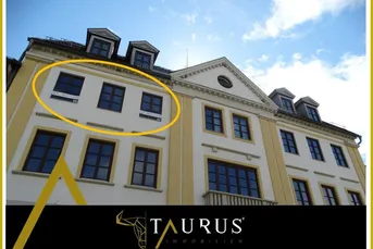 Helle, großzügige Wohnung am Hauptplatz + Süd-Balkon
