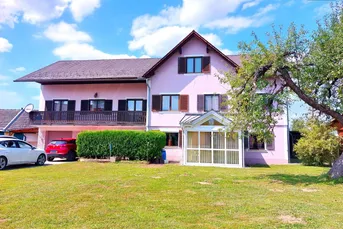 **Großzügiges Ein - Mehrfamilienhaus mit vielen Möglichkeiten in Burgau**