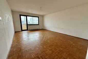 Renovierungsbedürftige 87m² Wohnung mit Loggia in TOP Lage