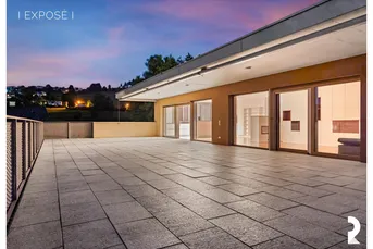 STILVOLLES PENTHOUSE IN BESTLAGE VON GÖFIS – GROSSZÜGIGE TERRASSE MIT PANORAMABLICK