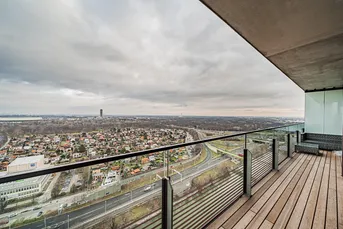 TrIIIple Tower – Stilvolle möblierte 3-Zimmer-Wohnung