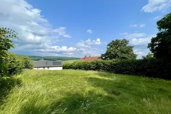 BAUGRUNDSTÜCK MIT SONNIGEM FERNBLICK