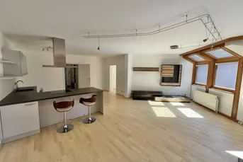 CHARMANTE 3-ZIMMER-WOHNUNG MIT LOGGIA - IHR NEUES ZUHAUSE!