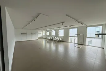 Moderne 230m² Bürofläche mit Klimaanlage und Aufzug