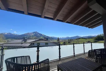 Exklusive Dachgeschosswohnung mit Sonnenterrasse und herrlichem Bergblick