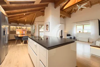 Hochwertige Dachgeschoßwohnung in Ruhelage