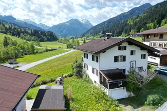 Grundstück mit royalem Bergblick und Baubescheid