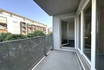 sanierungsbedürftige 3-Zimmer-Wohnung mit Loggia | Nähe U1 Donauzentrum