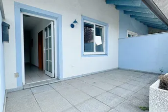 Reihenhaus-ähnliche 1-Zimmer-Erdgeschosswohnung mit Terrasse und Carport in Kledering
