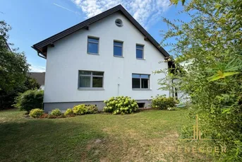 Großzügiges Einfamilienhaus mit besonderem Raumgefühl und schönem Garten