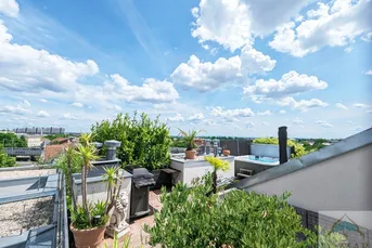Den Arbeitsalltag im eigenen Whirlpool auf der riesigen Dachterrasse vergessen und die Seele baumeln lassen!