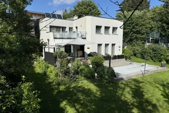 Modernes Einfamilienhaus mit Pool und Grünblick in Gablitz