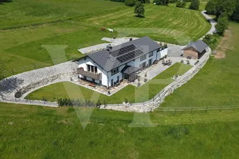Modernes Landhaus in Alleinlage und herrlichem Ausblick