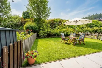 Wohnen, wo andere Urlaub machen – Stilvolle Gartenwohnung in Seefeld