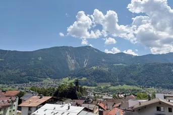 Gepflegte Dachgeschosswohnung mit Terrasse und Tiefgarage in Jenbach zu verkaufen!