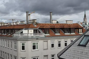 Helle 2-Zimmer-Dachgeschosswohnung mit Einbauküche – 1170 Wien