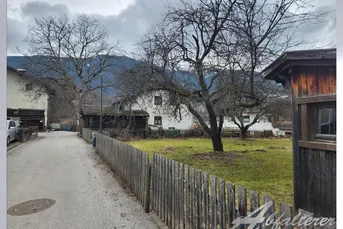 Charmantes Grundstück mit Altbestand im Herzen von Stuhlfelden