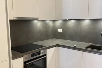 MODERNE WOHNUNG IN EINER WOHLFÜHLREGION