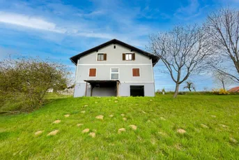 Wohnhaus mit 2 Einheiten auf 58.000 m² Freiland. - Naturnahes Anwesen 20 Min vor. Graz.