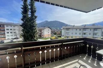 Helle Garçonnière mit Balkon und Bergblick in Zell am See Süd