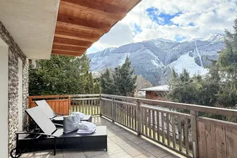 Exklusives Apartment für 4 Personen mit zwei Panoramaterrassen, Ski in und out im Zentrum von Saalbach 