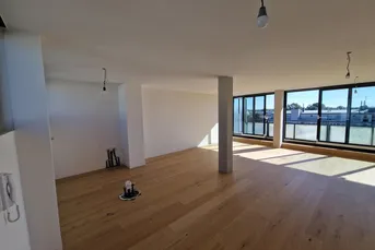 2-Zimmer Dachgeschoss Loft-Studio mit 71.59 m2-nah zur U2 Donauspital-Erstbezug nach Sanierung - Süd-Terrasse mit Fernblick