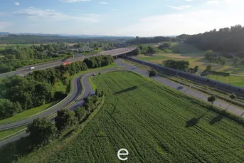 Großes Betriebsbaugrundstück an der A1 zu verkaufen