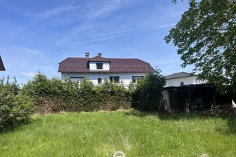 Großfamilien aufgepasst! Mehrfamilienhaus mit großzügigem Grundstück in Wels/Pernau!
