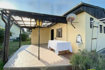 Pachtgrund mit Bungalow mit großem Garten und Pool