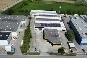 Logistik- und Produktionsstandort mit Weitblick – Hallen, Büros, Werbefläche &amp; Top-Anbindung