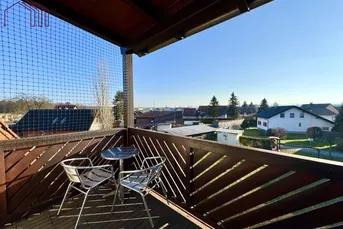 AB SOFORT VERFÜGBAR : Sonnige und geräumige 2-Zimmer-Wohnung mit überdachtem Balkon und Carport