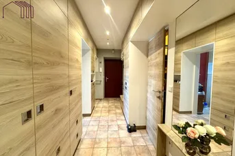 PREISHIT : Ruhig gelegene 2-Zimmer-Wohnung mit Extraküche und Loggia in Graz-Wetzelsdorf - Tiefgarage vorhanden!