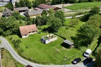PROVISIONSFREI : Großes Grundstück mit sanierungsbedürftigem Altbestand in idyllischer Ruhelage