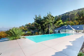 EINZIGARTIGE VILLA MIT INFINITY-POOL &amp; BLICK ÜBER DIE DONAU
