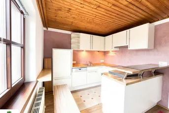 Charmante Wohnung mit sehr gutem Grundriss und eigenem Dachboden